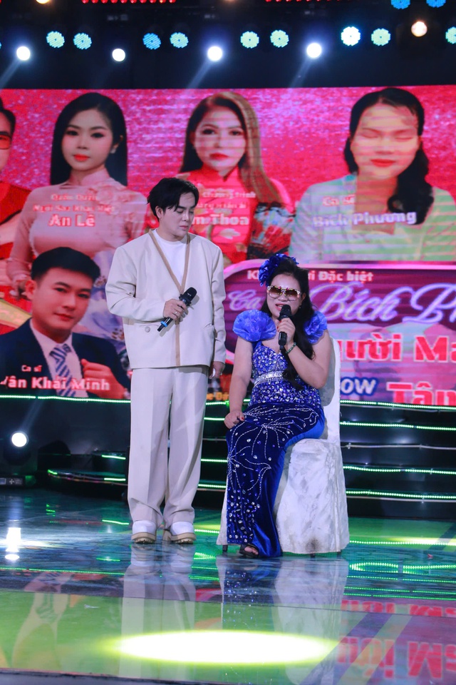 Nữ hoàng nhân ái Phạm Kim Thoa: Ủng hộ ca sĩ khiếm thị Bích Phương - Ảnh 2.