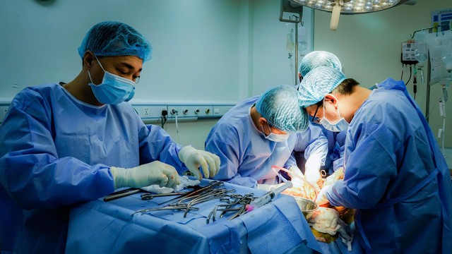 Bệnh viện Đa khoa Quốc tế Minh Anh phẫu thuật thành công bệnh nhi nữ 14 tuổi - Ảnh 2.