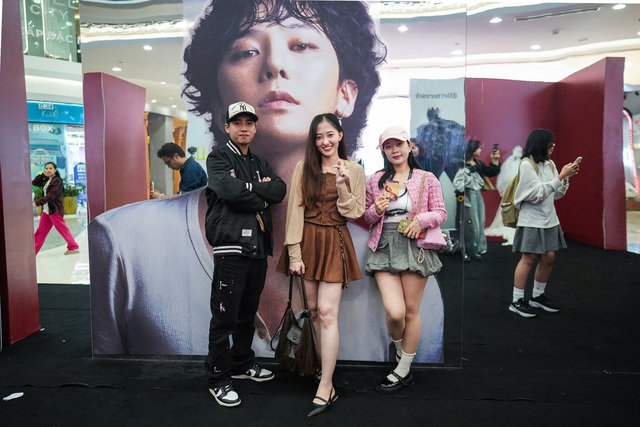 Fan đổ về Ocean City check in G-DRAGON 2025 WORLD TOUR [Übermensch] IN HANOI, chờ concert lịch sử - Ảnh 4.