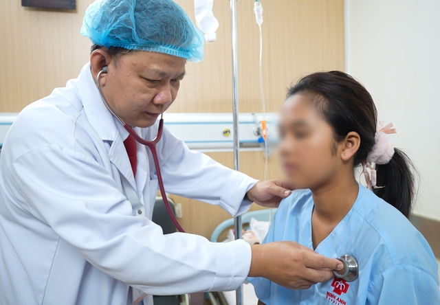 Bệnh viện Đa khoa Quốc tế Minh Anh phẫu thuật thành công bệnh nhi nữ 14 tuổi - Ảnh 1.