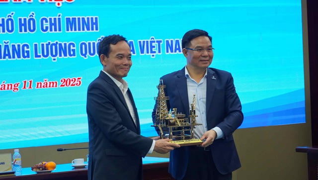 Lãnh đạo TP HCM làm việc với Tập đoàn Petrovietnam về hợp tác chiến lượ - Ảnh 5. Lãnh đạo TP HCM làm việc với Tập đoàn Petrovietnam về hợp tác chiến lượ - Ảnh 5.