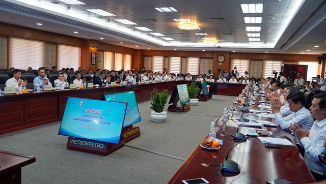 Lãnh đạo TP HCM làm việc với Tập đoàn Petrovietnam về hợp tác chiến lượ - Ảnh 2. Lãnh đạo TP HCM làm việc với Tập đoàn Petrovietnam về hợp tác chiến lượ - Ảnh 2.