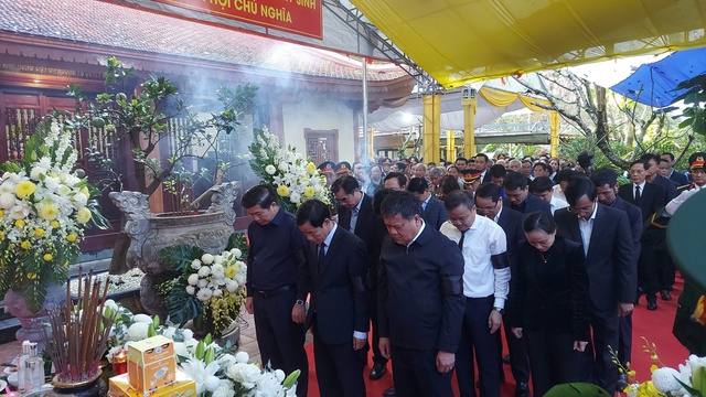 Truy điệu, an táng nhiều hài cốt liệt sĩ được tìm thấy trong Hang Tám Cô - Ảnh 4.