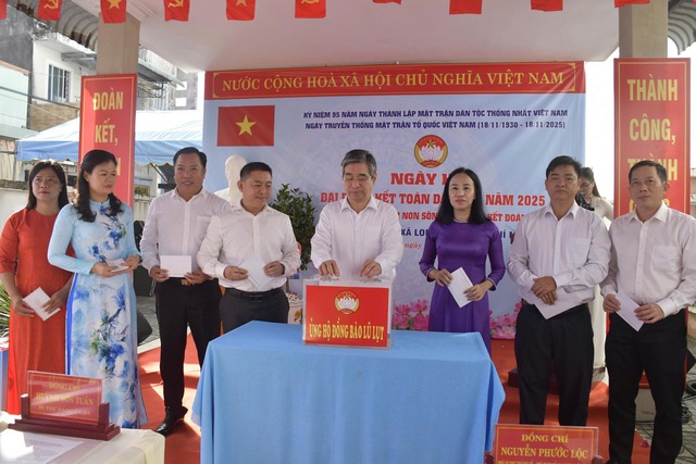 Phó Bí thư Thành ủy TP HCM Nguyễn Phước Lộc dự ngày hội Đại đoàn kết tại xã Long Hải - Ảnh 2.