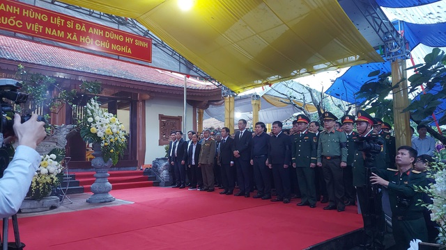 Truy điệu, an táng nhiều hài cốt liệt sĩ được tìm thấy trong Hang Tám Cô - Ảnh 7.