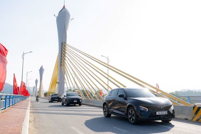 VinFast VF 7 là lựa chọn “chất thể thao” của người trẻ - Ảnh 2.