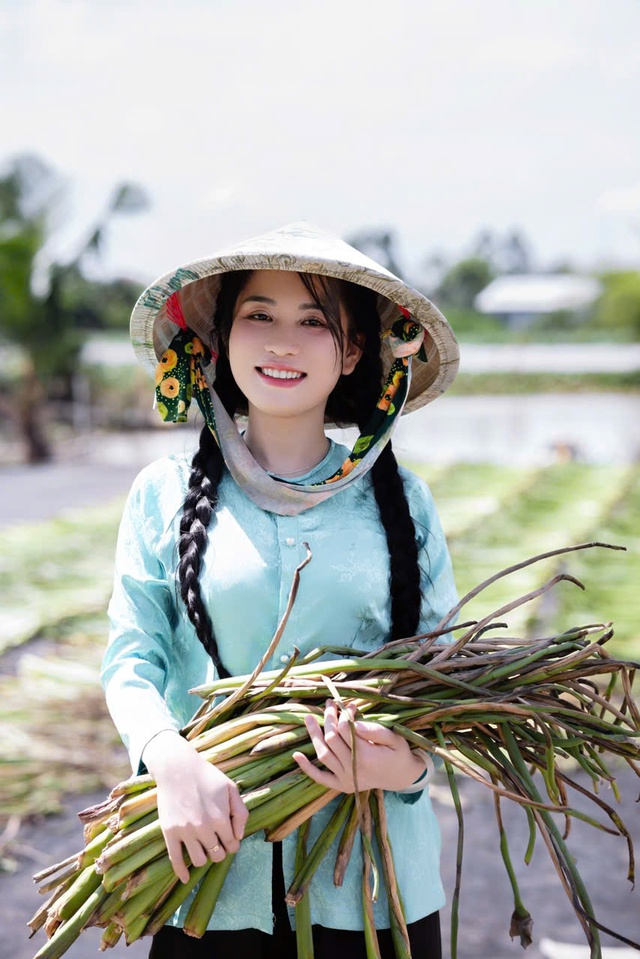 Ngọc Hân: Từ kinh doanh hoa lục bình đến giấc mơ nghệ thuật  - Ảnh 1.