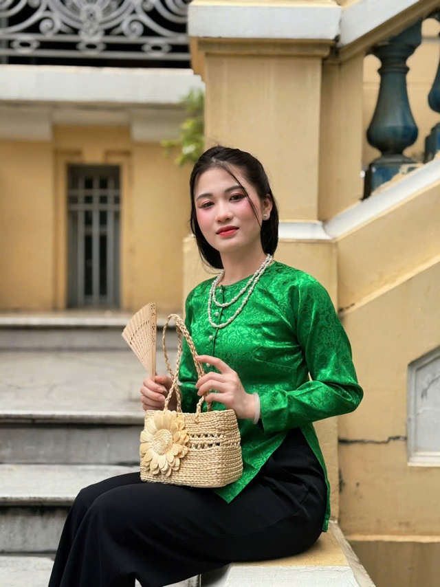 Ngọc Hân: Từ kinh doanh hoa lục bình đến giấc mơ nghệ thuật  - Ảnh 4.