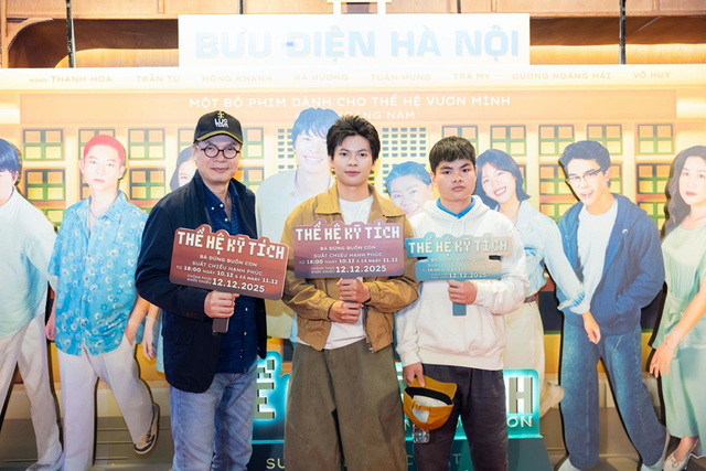 Lần đầu lấn sân điện ảnh, NSND Thanh Hoa được cả nhà chúc mừng - Ảnh 3.