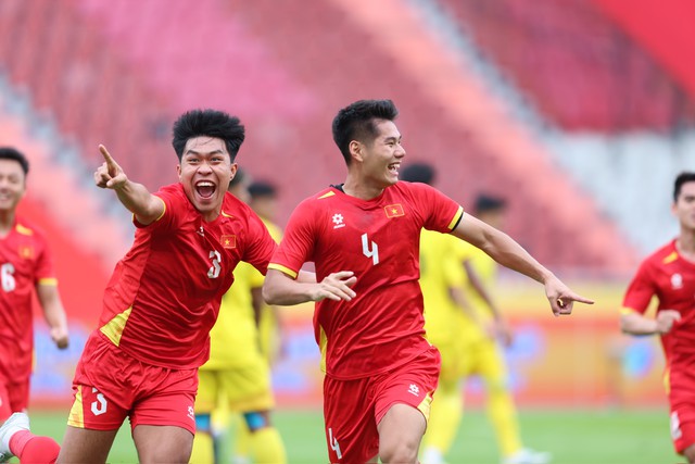 U22 Việt Nam (2-0) U22 Malaysia: Minh Ph&uacute;c lập c&ocirc;ng n&acirc;ng tỉ số - Ảnh 1.