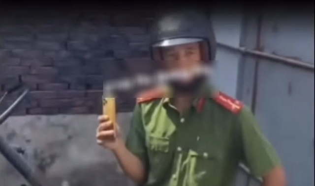 Người đẩy đại úy CSGT vào đầu xe tải từng nhốt công an xã trong nhà