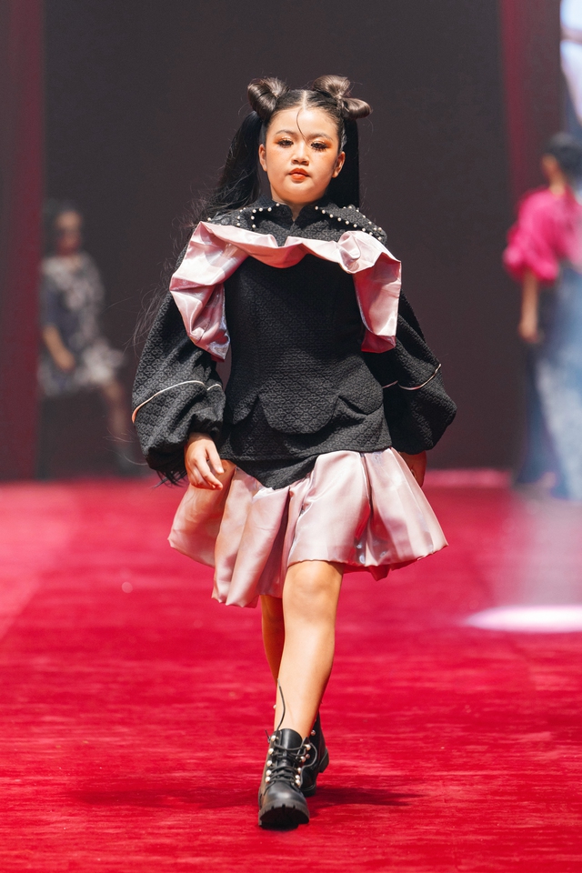 Minnie Cindy: Từ cô bé nhút nhát đến mẫu nhí đa năng - Ảnh 4.