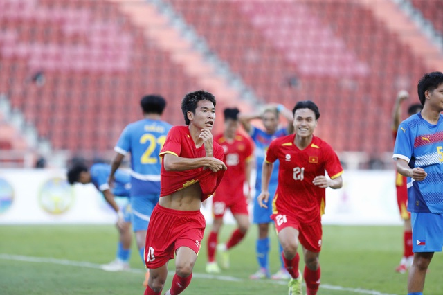 Lê Văn Thuận xứng danh "Neymar" Việt Nam - Ảnh 1.