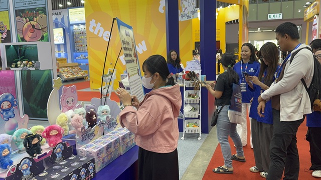 Triển l&atilde;m đồ chơi trẻ em v&agrave; qu&agrave; tặng tại TP HCM thu h&uacute;t h&agrave;ng ng&agrave;n kh&aacute;ch tham quan - Ảnh 2.