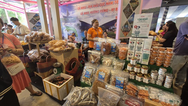 Tuần lễ sản phẩm OCOP đặc sản v&ugrave;ng miền tại TP HCM ch&agrave;o đ&oacute;n Tết 2025 - Ảnh 11.