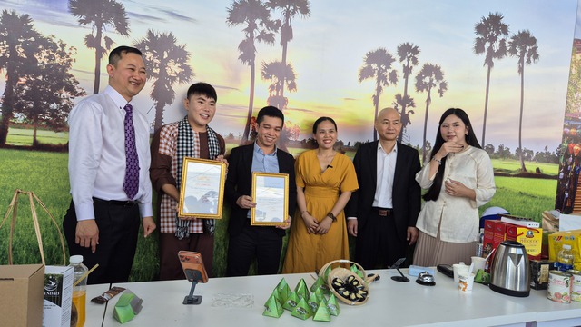 Tuần lễ sản phẩm OCOP đặc sản v&ugrave;ng miền tại TP HCM ch&agrave;o đ&oacute;n Tết 2025 - Ảnh 14.