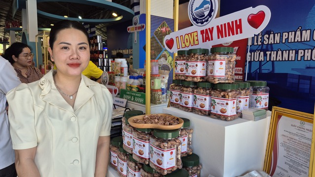 Tuần lễ sản phẩm OCOP đặc sản v&ugrave;ng miền tại TP HCM ch&agrave;o đ&oacute;n Tết 2025 - Ảnh 7.