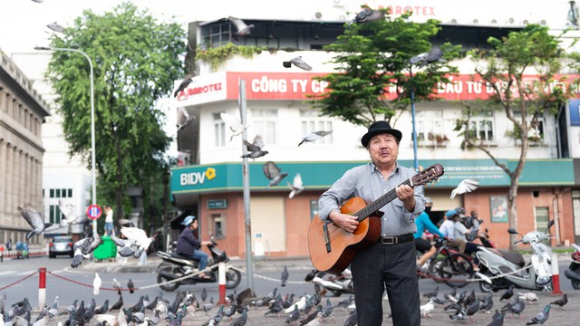 Diễn viên kỳ cựu của hãng phim Giải phóng bất ngờ làm liveshow ở tuổi U90 - Ảnh 1.