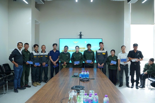 KDI Holdings hỗ trợ đồng bào Khánh Hòa bị ảnh hưởng lũ lụt 1 tỉ đồng - Ảnh 4.