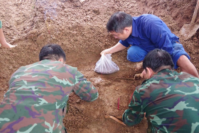 Tìm thấy 4 hài cốt liệt sĩ và nhiều di vật quan trọng tại Quảng Trị - Ảnh 1. Tìm thấy 4 hài cốt liệt sĩ và nhiều di vật quan trọng tại Quảng Trị - Ảnh 1.
