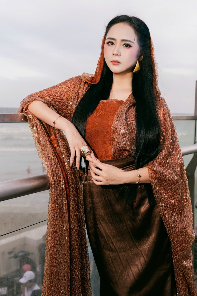 Vụ nhà thiết kế ngừng hợp tác trước thềm chung kết Miss Cosmo, người trong cuộc lên tiếng  - Ảnh 1.