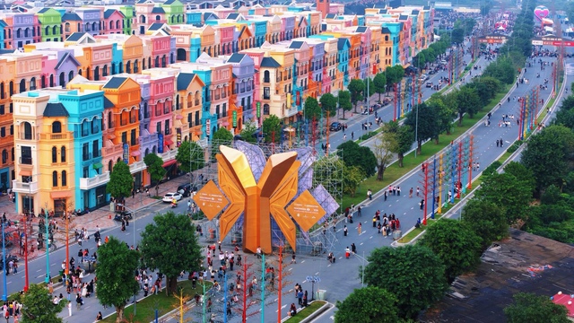 Fan “đu concert” xuyên ngày đêm: “Hiếm nơi nào lý tưởng như Ocean City” - Ảnh 2.