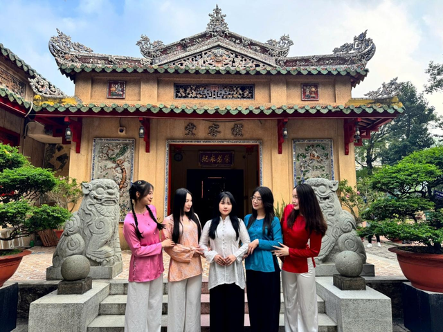 Áo bà ba Dáng Việt Phương Nam: Dấu ấn  tại THE CREATOR 2025 - Ảnh 3.