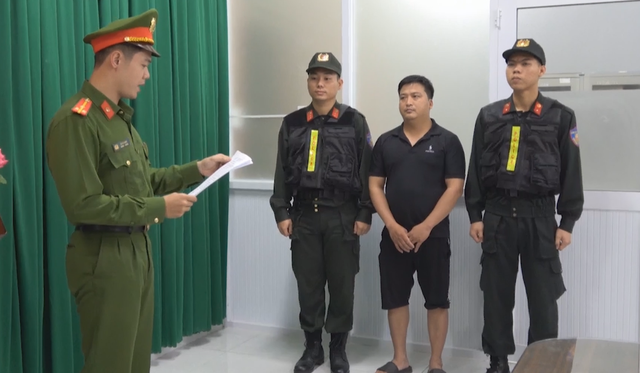 Công an TPHCM thông tin quy trình làm thịt bò giả, bắt 7 người - Ảnh 1.