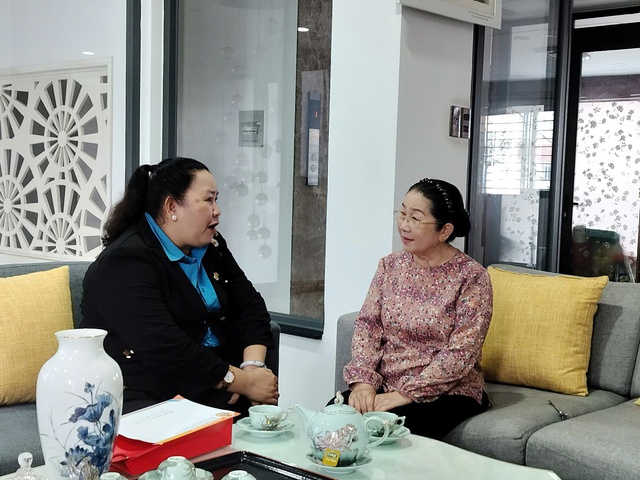 LĐLĐ TPHCM thăm, tri ân những đóng góp của lãnh đạo TP HCM các thời kỳ - Ảnh 2.