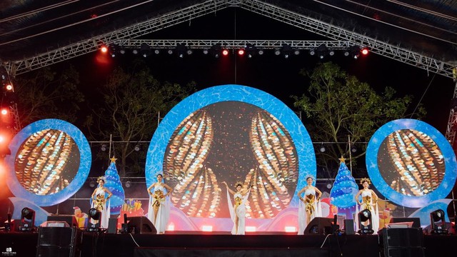 Âm nhạc kết nối cộng đồng trong đêm Giáng sinh ở ROX Living Aquamarine Diễn Châu - Ảnh 4.