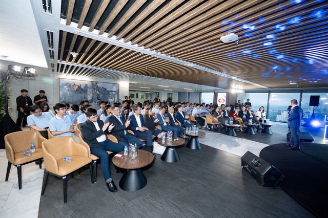 Techcombank chào đón nhân tài ‘A.I thực chiến’ tham quan trụ sở - Ảnh 1.