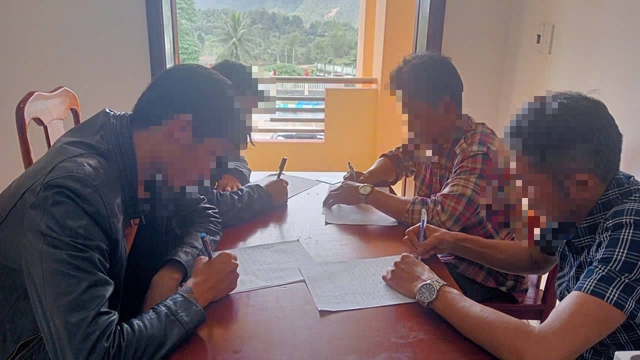 Giá vàng tăng cao , người dân Đà Nẵng tìm vận may trong rừng - Ảnh 1.