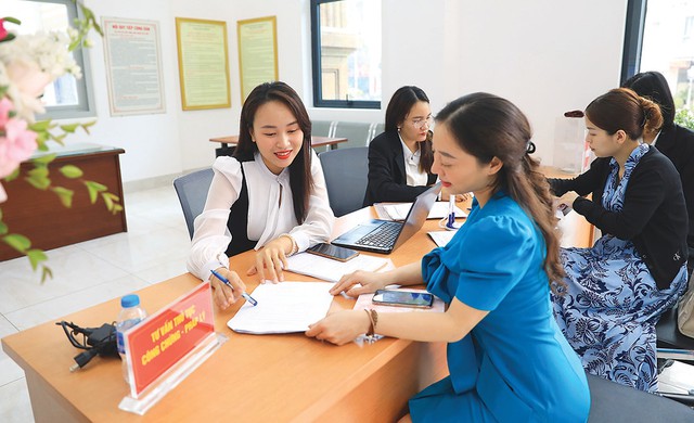 Hà Nội tiết kiệm tỉ đồng nhờ tái cấu trúc 293 thủ tục hành chính hiệu quả - Ảnh 1. Hà Nội tiết kiệm tỉ đồng nhờ tái cấu trúc 293 thủ tục hành chính hiệu quả - Ảnh 1.