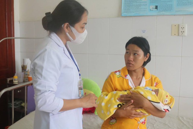 Y tế cơ sở giúp người nghèo tiếp cận dịch vụ y tế Y tế cơ sở nâng chất lượng dinh dưỡng cho người nghèo - Ảnh 1.