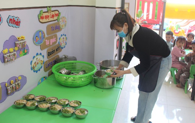 Y tế cơ sở giúp người nghèo tiếp cận dịch vụ y tế Y tế cơ sở nâng chất lượng dinh dưỡng cho người nghèo - Ảnh 3.