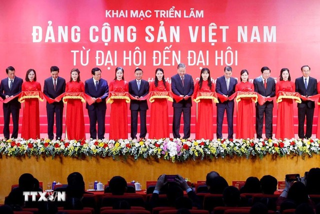 Triển lãm Đảng Cộng sản Việt Nam: Từ Đại hội đến Đại hội khai mạc tại Hà Nội - Ảnh 1. Triển lãm Đảng Cộng sản Việt Nam: Từ Đại hội đến Đại hội khai mạc tại Hà Nội - Ảnh 1.