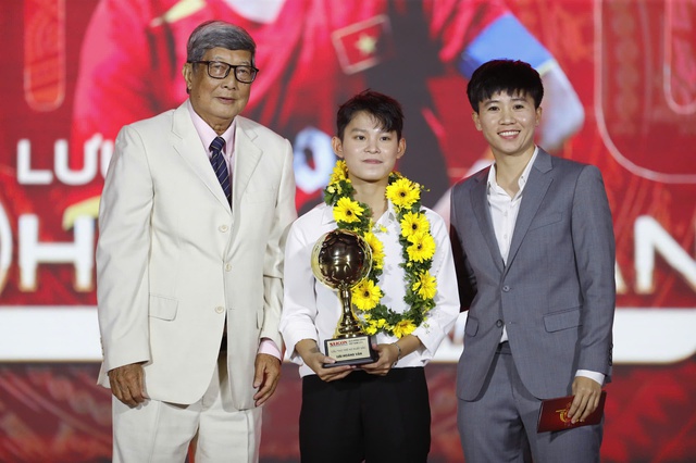 Trần Thị Duy&ecirc;n lặng lẽ đợi B&iacute;ch Th&ugrave;y để chia vui - Ảnh 7.