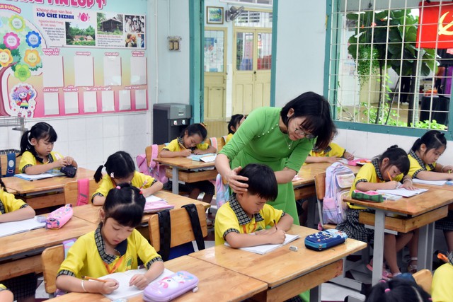 Hàng loạt chính sách sát sườn có hiệu lực - Ảnh 1. Hàng loạt chính sách sát sườn có hiệu lực - Ảnh 1.