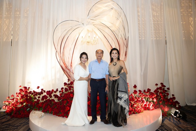 MC Nguyễn Cao Kỳ Duyên bay về Việt Nam dự đám cưới Đoàn Minh Tài- Sunny Đan Ngọc - Ảnh 4.