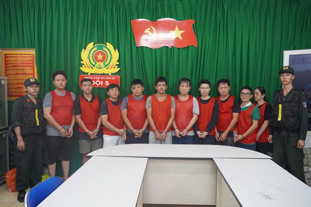 Công an TPHCM bắt 24 người Trong chuyên án đánh bạc lớn do Nguyễn Hữu Tiến cầm đầu - Ảnh 2. Công an TPHCM bắt 24 người Trong chuyên án đánh bạc lớn do Nguyễn Hữu Tiến cầm đầu - Ảnh 2.
