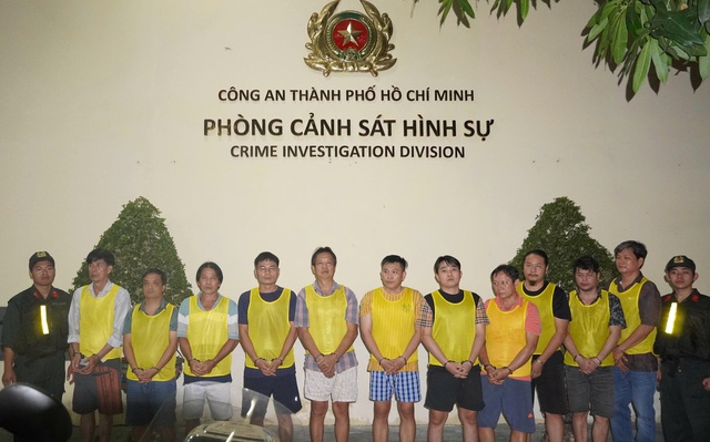 Công an TPHCM bắt 24 người Trong chuyên án đánh bạc lớn do Nguyễn Hữu Tiến cầm đầu - Ảnh 3. Công an TPHCM bắt 24 người Trong chuyên án đánh bạc lớn do Nguyễn Hữu Tiến cầm đầu - Ảnh 3.