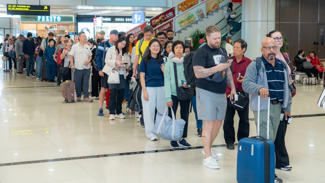 S&acirc;n bay Nội B&agrave;i đ&oacute;n hơn 110 . 000 Kh&aacute;ch cuối năm , th&uacute;c đẩy kinh tế du lịch - Ảnh 3.