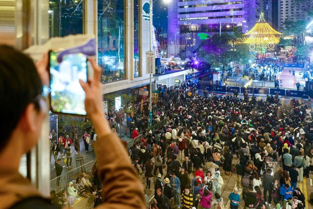 Ch&acirc;u &Aacute; đ&oacute;n giao thừa 2026 sớm: Nơi rực rỡ, nơi tĩnh lặng - Ảnh 14.