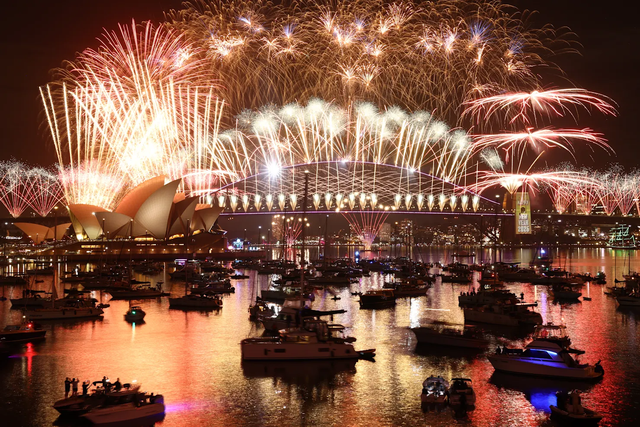 Thế giới đ&oacute;n ch&agrave;o năm 2026: Ph&aacute;o hoa rực rỡ ở &Uacute;c, New Zealand - Ảnh 3.