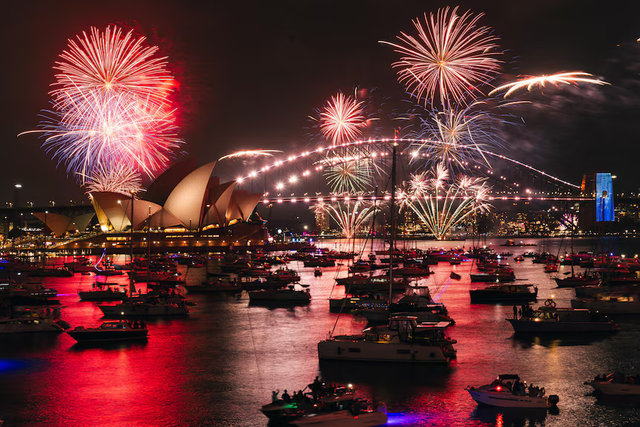 Thế giới đ&oacute;n ch&agrave;o năm 2026: Ph&aacute;o hoa rực rỡ ở &Uacute;c, New Zealand - Ảnh 4.