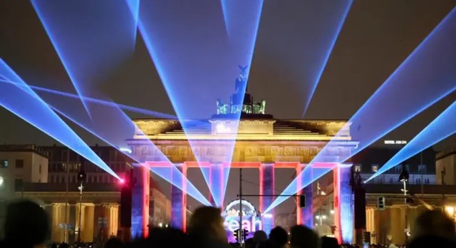 Châu Âu rực rỡ sắc màu, chào đón năm mới 2026 đầy hy vọng - Ảnh 3. Châu Âu rực rỡ sắc màu, chào đón năm mới 2026 đầy hy vọng - Ảnh 3.