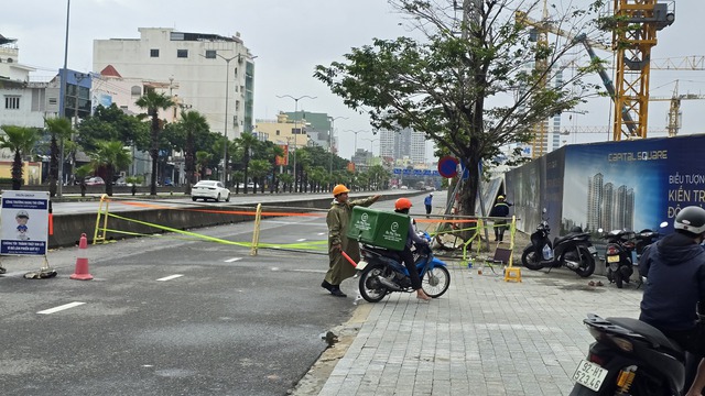 Vụ hố tử thần Đà Nẵng: Nguy cơ sụt lún trên đường Ngô Quyền - Ảnh 1. Vụ hố tử thần Đà Nẵng: Nguy cơ sụt lún trên đường Ngô Quyền - Ảnh 1.