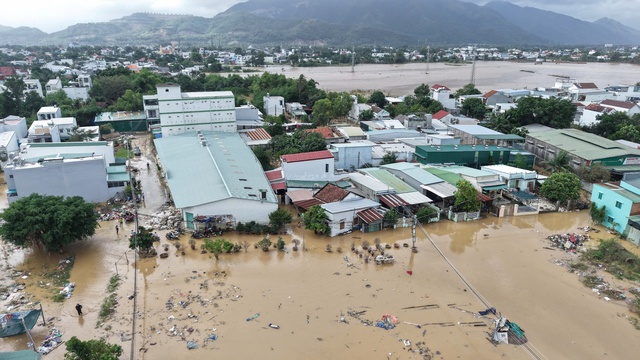Lũ trên sông Cái Nha Trang đạt đỉnh, lũ rút chậm - Ảnh 6.