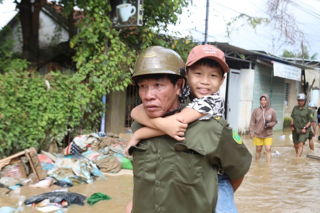 Lũ trên sông Cái Nha Trang đạt đỉnh, lũ rút chậm - Ảnh 7.