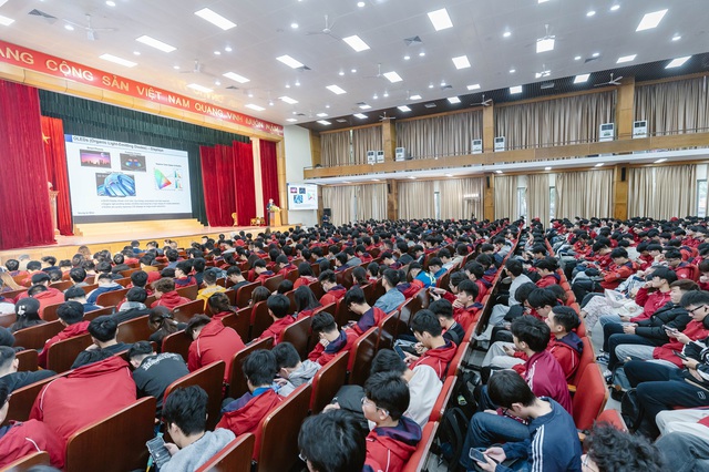 Khi khoa học chạm tới trái tim người trẻ: Dấu ấn VinFuture 2025 tại giảng đường Việt Nam - Ảnh 1.